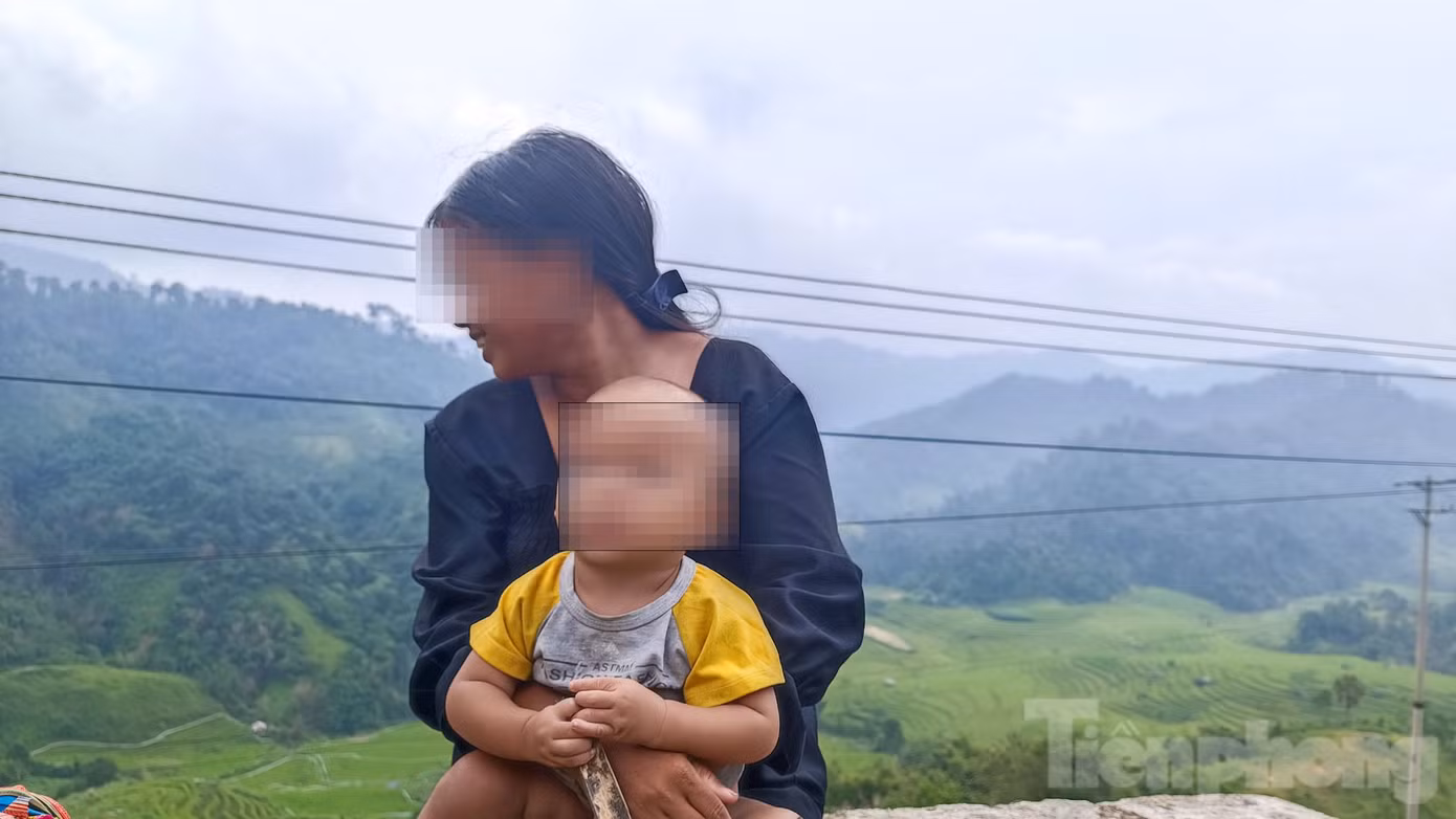 Sinh con sớm khiến nhiều cháu gái ở huyện Mường Lát có cuộc sống khó khăn. Sinh con sớm khiến nhiều cháu gái ở huyện Mường Lát có cuộc sống khó khăn.