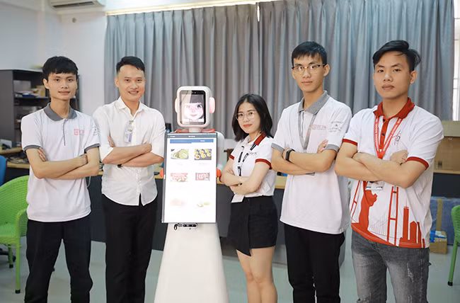 Nhóm Nghiên cứu AI của ĐH Duy Tân Chế tạo Robot Phục vụ ảnh 2