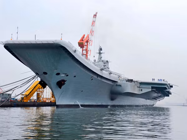 Tàu sân bay Varyag ở tỉnh Liêu Ninh. Ảnh: Xinhua