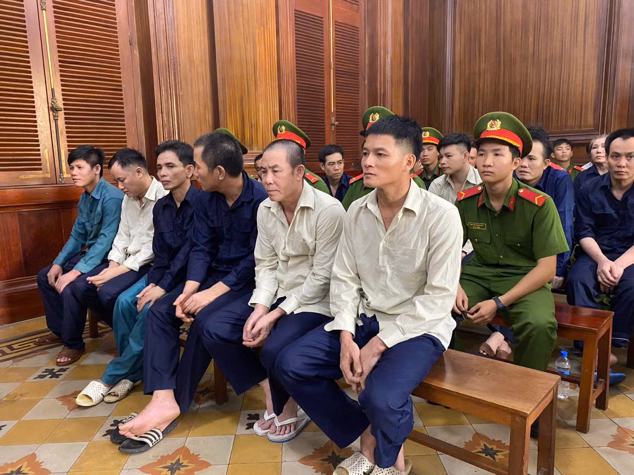 Các bị cáo tại phiên tòa.