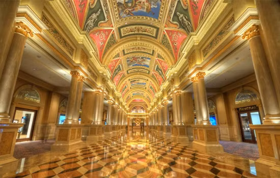 Sòng bạc Venetian là phiên bản lớn hơn của sòng bạc cùng tên ở Las Vegas