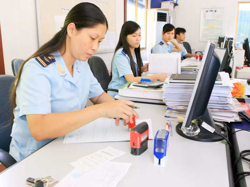 Cán bộ công chức. Ảnh: Hồng Vĩnh