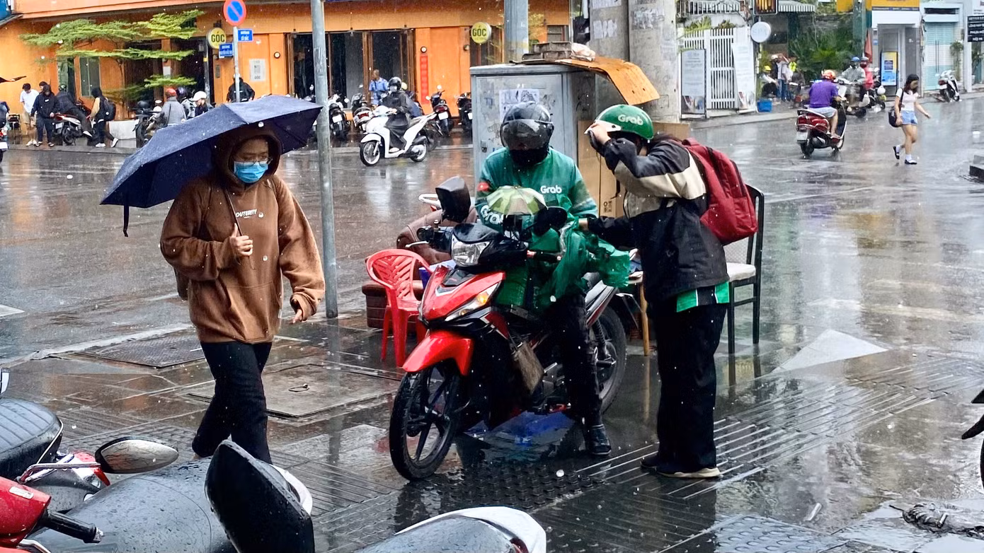 Trong ngày hôm nay, TPHCM có thể xuất hiện mưa dông rải rác, đặc biệt vào buổi chiều và tối. Ảnh minh họa: Hữu Huy