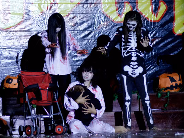 Đêm Halloween Học viện Báo chí xuất hiện đầy những yêu ma