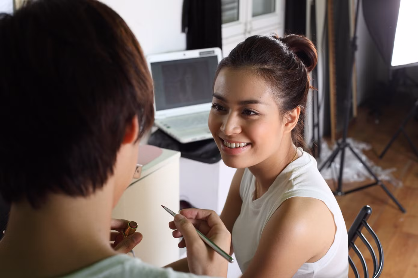 Hoàng Thùy Linh: Gợi cảm từng khoảnh khắc ảnh 1