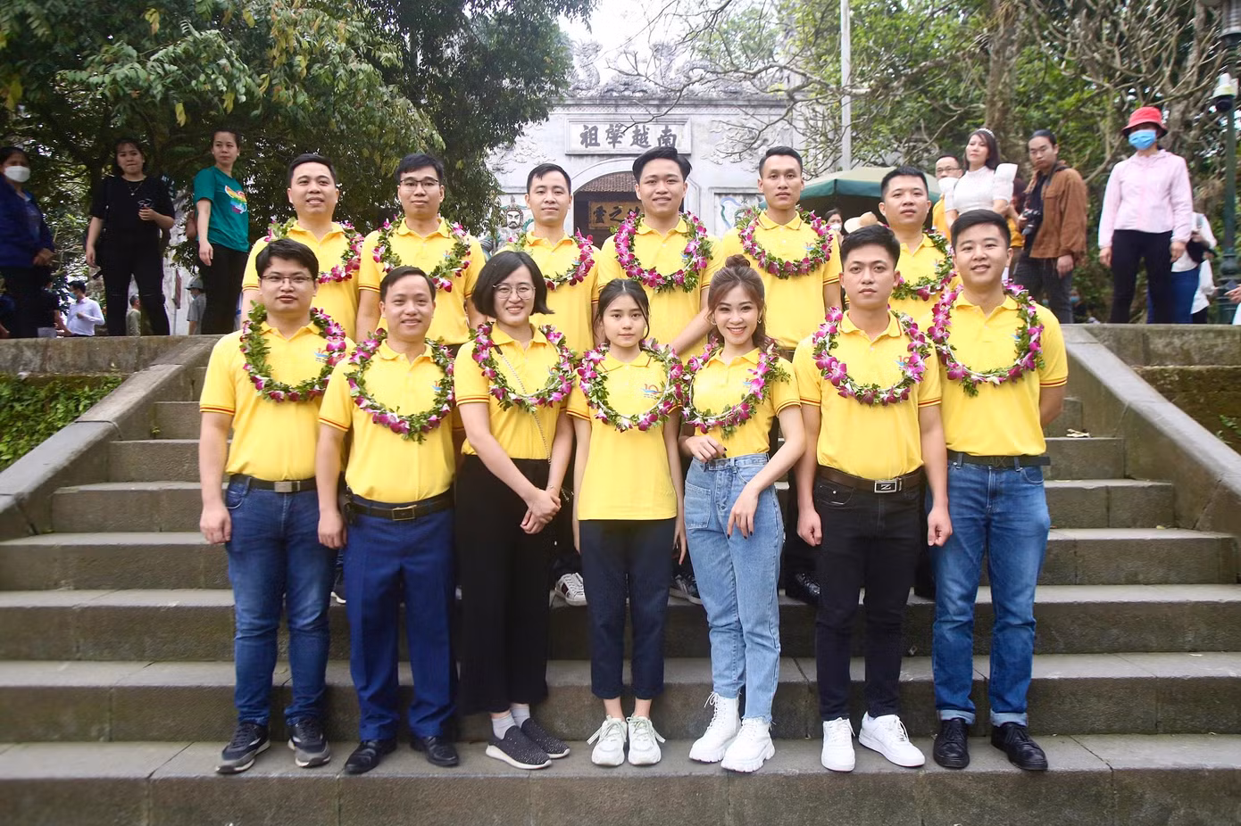 Đại diện cho thế hệ trẻ hôm nay, các Gương mặt trẻ Việt Nam tiêu biểu, triển vọng thể hiện lời hứa quyết tâm bảo vệ, xây dựng đất nước Việt Nam giàu mạnh.