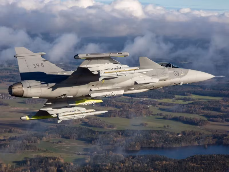 Gripen E thiết kế nhiều điểm treo có thể mang theo nhiều loại vũ khí. Ảnh: Airforce-Technology Gripen E thiết kế nhiều điểm treo có thể mang theo nhiều loại vũ khí. Ảnh: Airforce-Technology