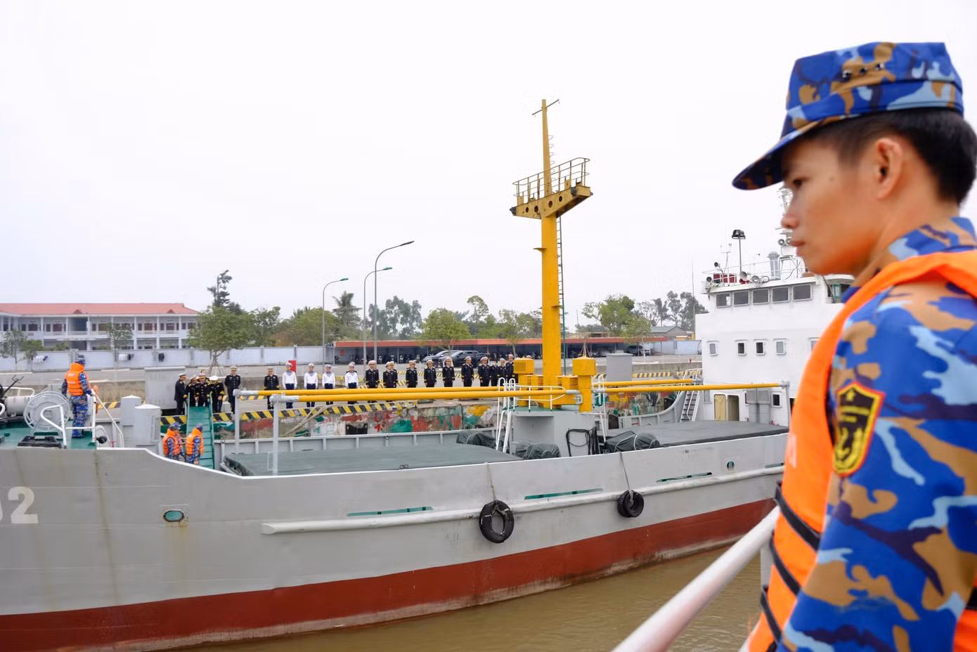 Chuyến thăm, tặng quà, chúc Tết nhân dân, cán bộ, chiến sĩ đang công tác tại huyện đảo Bạch Long Vĩ, Cát Bà (thành phố Hải Phòng) sẽ diễn ra từ ngày 10 đến 12/1. Chuyến thăm, tặng quà, chúc Tết nhân dân, cán bộ, chiến sĩ đang công tác tại huyện đảo Bạch Long Vĩ, Cát Bà (thành phố Hải Phòng) sẽ diễn ra từ ngày 10 đến 12/1.