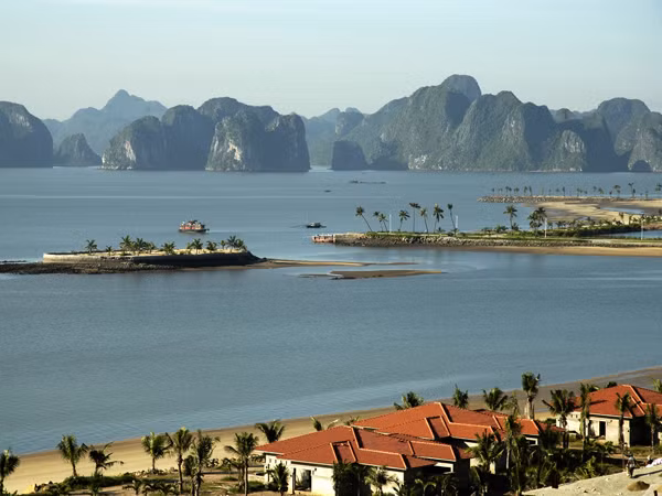 Quảng Ninh đang phát triển năng động.Ảnh: Hồng Vĩnh.