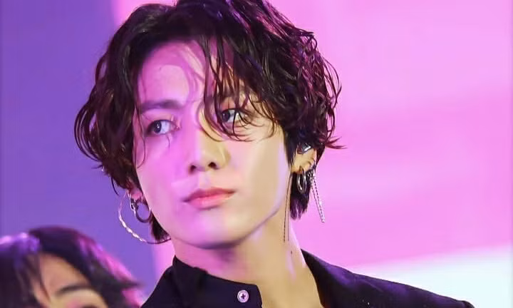 Sau bê bối Itaewon, Jungkook (BTS) lại bị chê trách một điều khiến fan cứng cũng thất vọng ảnh 2