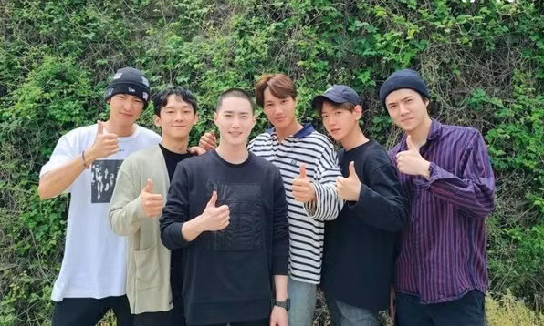 Suho nhập ngũ được một ngày, EXO đã gặp phải kha khá tin đồn bất lợi ảnh 1