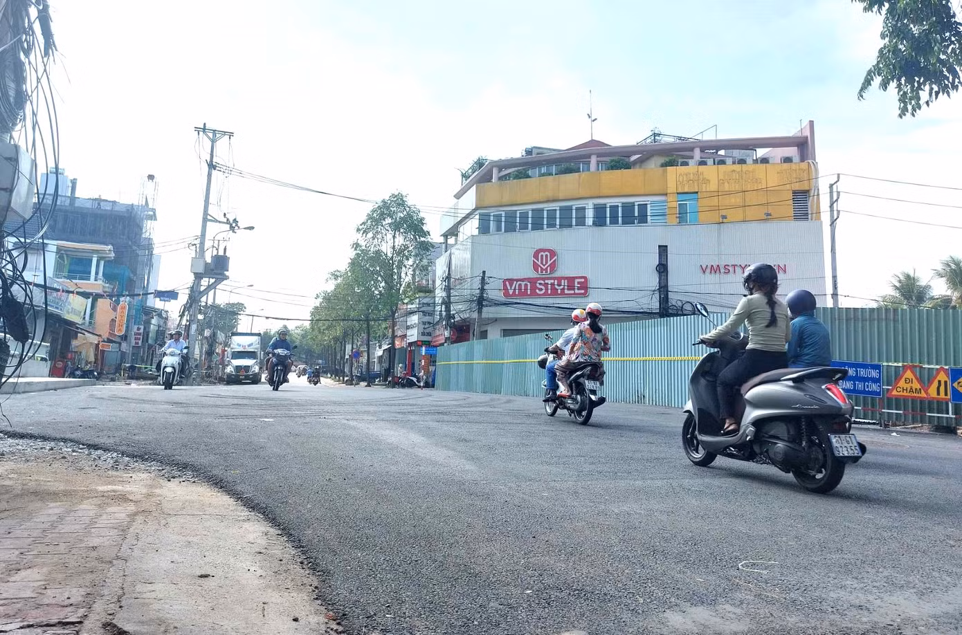 Đại diện đơn vị thi công cho biết, việc thông xe diễn ra sớm hơn kế hoạch 30 ngày, sau khi thông xe, đoạn cống được mở rộng từ 9m lên 16m, với chiều dài đoạn hơn 30m.
