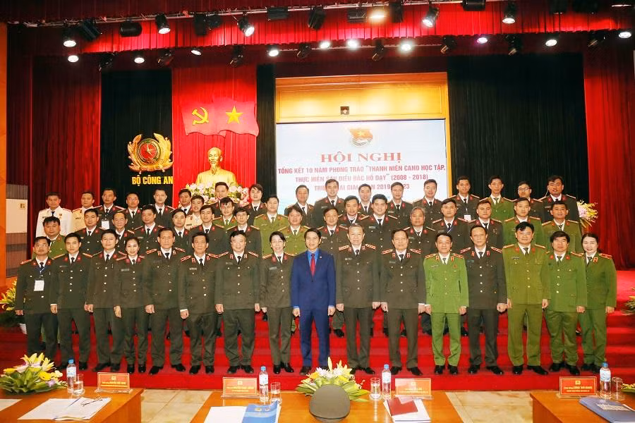 Đại tướng Tô Lâm, Ủy viên Bộ Chính trị, Bộ trưởng Bộ Công an và anh Nguyễn Ngọc Lương, Bí thư Trung ương Đoàn cùng đại biểu dự Hội nghị tổng kết phong trào "Thanh niên CAND học tập, thực hiện sáu điều Bác Hồ dạy", giai đoạn 2008 - 2018 (tháng 3/2019).