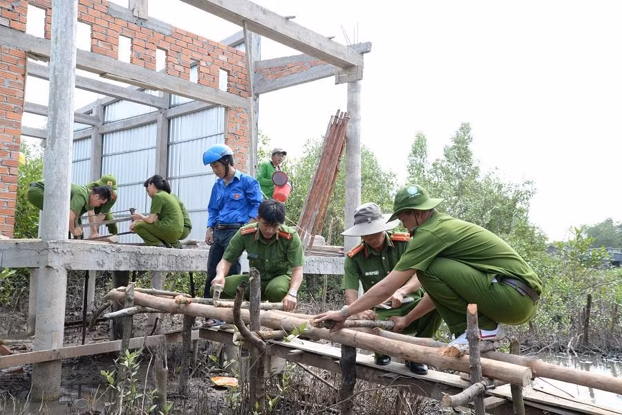 Chiến dịch Hành quân xanh của tuổi trẻ CAND.