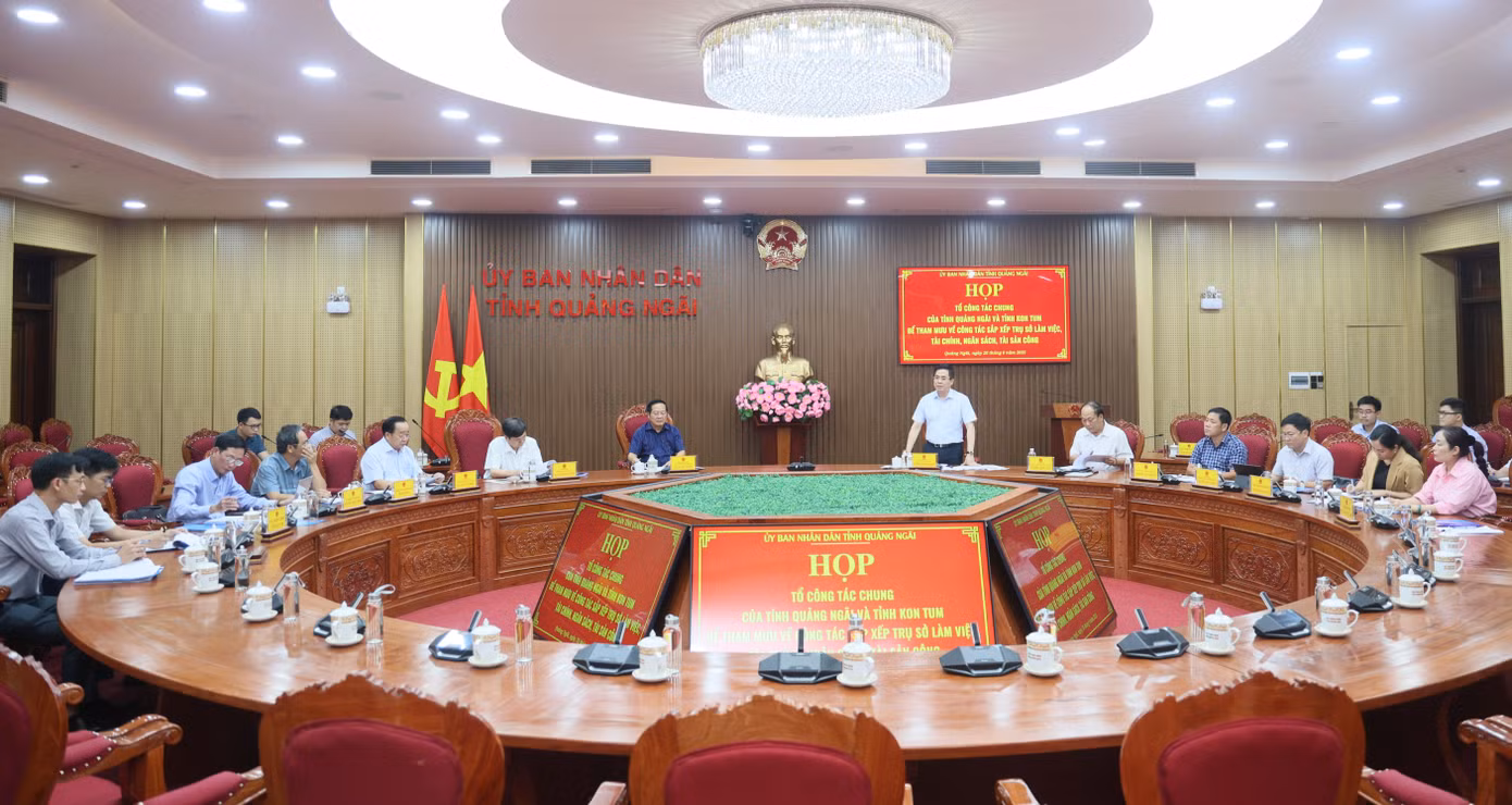 Quang cảnh cuộc họp. Quang cảnh cuộc họp.