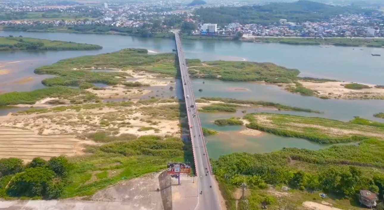Cầu Trà Khúc 1 hiện đang xuống cấp nghiêm trọng. Ảnh Nguyễn Ngọc