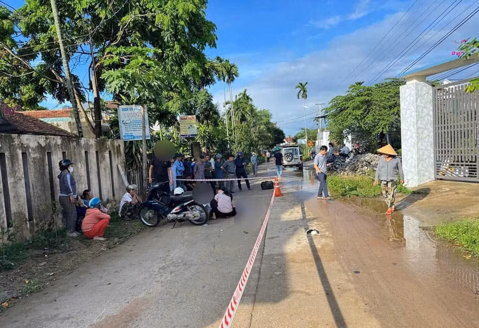 Hiện trường vụ TNGT trên đường huyện DH521 làm một học sinh tử vong tại chỗ.