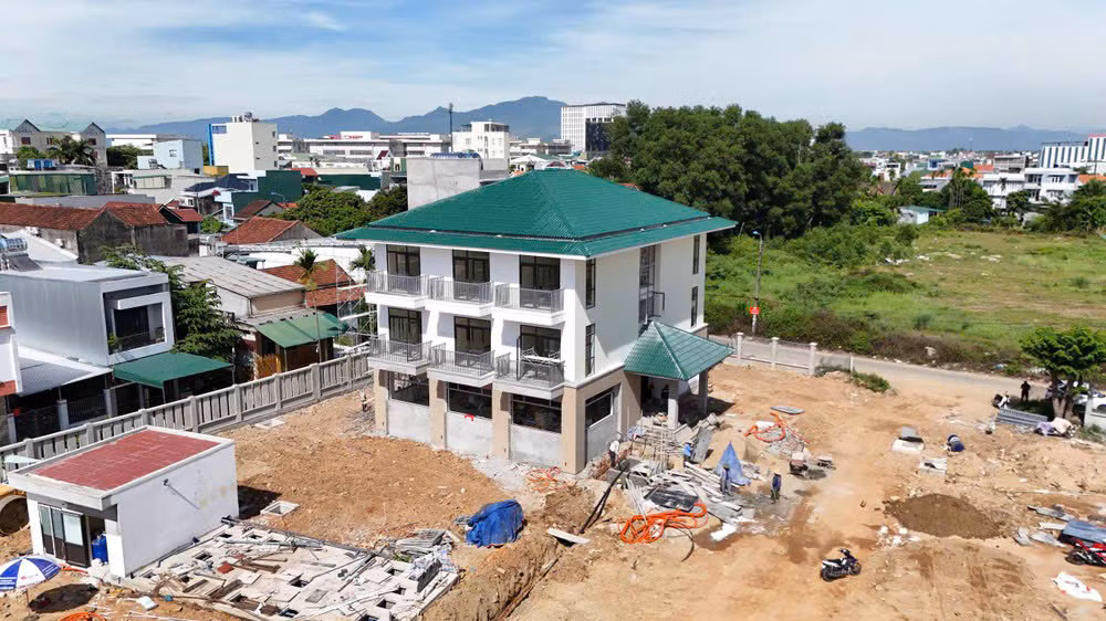 Cán bộ của tỉnh Kon Tum (cũ) khi đến làm việc tại trung tâm hành chính tỉnh Quảng Ngãi sẽ được hỗ trợ tiền thuê nhà với mức 2 triệu đồng/người/tháng. Chính sách này được áp dụng trong 2 năm đầu. Sau đó, tỉnh Quảng Ngãi sẽ căn cứ tình hình thực tế và các quy định liên quan để xem xét điều chỉnh cho phù hợp. Cán bộ của tỉnh Kon Tum (cũ) khi đến làm việc tại trung tâm hành chính tỉnh Quảng Ngãi sẽ được hỗ trợ tiền thuê nhà với mức 2 triệu đồng/người/tháng. Chính sách này được áp dụng trong 2 năm đầu. Sau đó, tỉnh Quảng Ngãi sẽ căn cứ tình hình thực tế và các quy định liên quan để xem xét điều chỉnh cho phù hợp.
