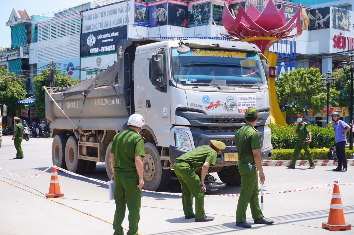 Hiện trường vụ tai nạn giao thông. Hiện trường vụ tai nạn giao thông.
