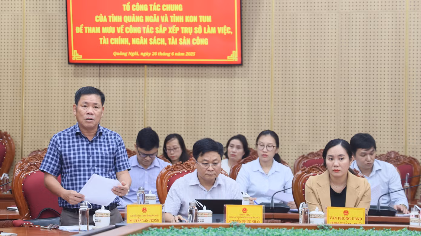 Lãnh đạo Sở Tài chính tỉnh Quảng Ngãi báo cáo tại cuộc họp. Lãnh đạo Sở Tài chính tỉnh Quảng Ngãi báo cáo tại cuộc họp.
