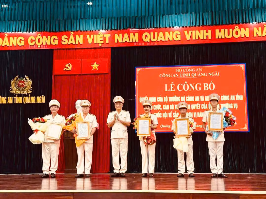 Sau khi sáp nhập Công an tỉnh Quảng Ngãi (mới) có sẽ có 5 phó giám đốc. Sau khi sáp nhập Công an tỉnh Quảng Ngãi (mới) có sẽ có 5 phó giám đốc.