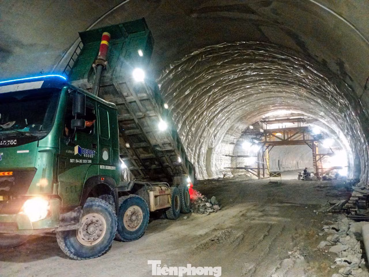 Hơn 3.000 kỹ sư, công nhân thi công trên công trình.