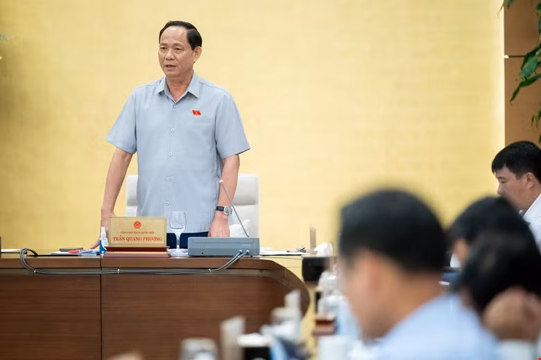 Phó Chủ tịch Quốc hội Trần Quang Phương điều hành nội dung phiên họp