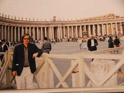 Một trong những ngả vào Vatican. Nhiều ngả luôn được các nhân viên an ninh Tòa Thánh coi sóc cẩn thận 