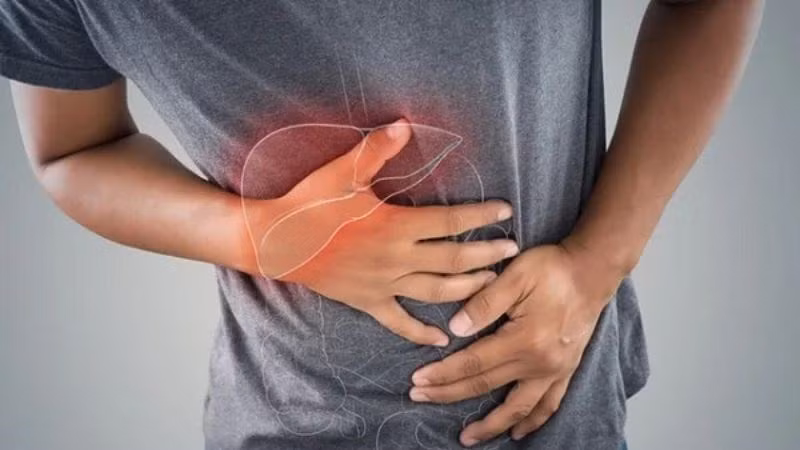 Gan nhiễm mỡ đang trở thành một trong những bệnh lý phổ biến, đặc biệt trong xã hội hiện đại, khi lối sống thiếu vận động và chế độ ăn uống không lành mạnh ngày càng gia tăng. Đây là căn bệnh tiềm ẩn nguy cơ nghiêm trọng, có thể dẫn đến ung thư gan ngay từ giai đoạn F1, F2 mà không nhất thiết trải qua giai đoạn xơ gan. Ảnh minh họa: Internet