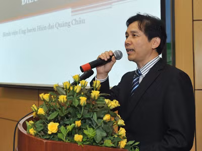 Giáo sư Bành phát biểu tại hội thảo. Giáo sư Bành phát biểu tại hội thảo