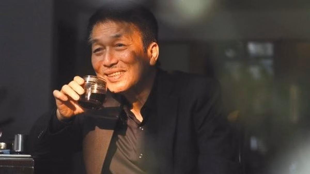 "Cho anh ly đen đá”!