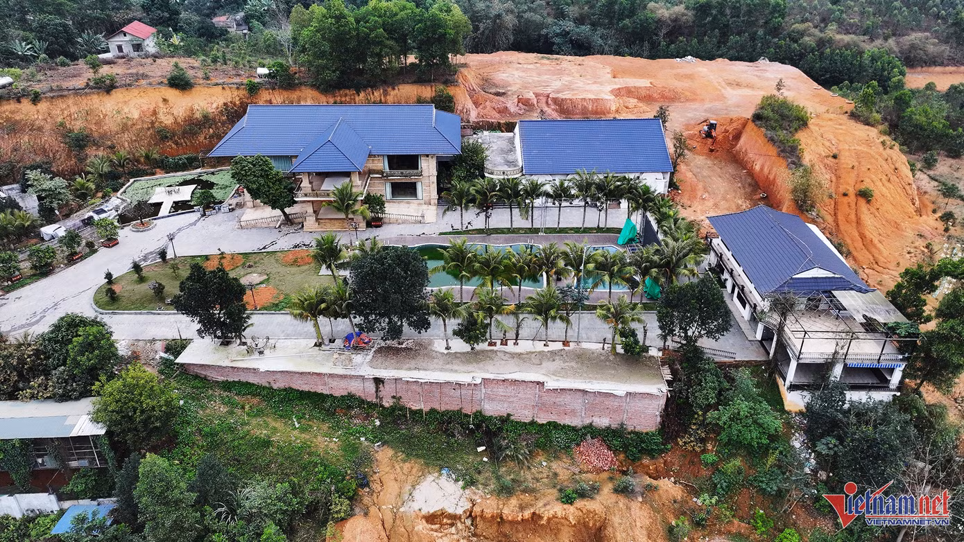 Biệt phủ bề thế của Tuấn "trắng". Ảnh: Đức Hoàng Biệt phủ bề thế của Tuấn "trắng". Ảnh: Đức Hoàng