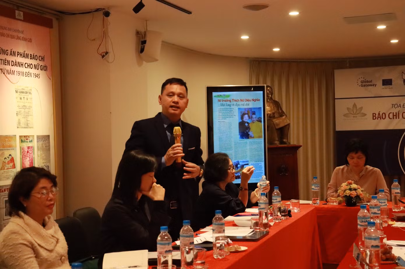 Chuyên gia Lê Văn Sơn, Giám đốc Trung tâm Nghiên cứu Giới, Gia đình và Phát triển cộng đồng phát biểu tại tọa đàm.