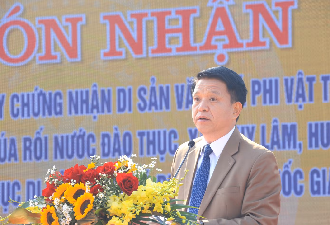 Ông Nguyễn Văn Cường - Phó Bí thư Thường trực Huyện ủy Đông Anh phát biểu tại lễ đón nhận.