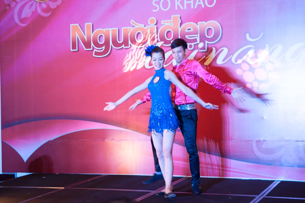 Võ Hoàng Yến, tiết mục dance sport, SBD 235