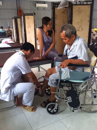 Không có người thân thích bên cạnh, đối với bệnh nhân, ô-sin nuôi bệnh như là người ruột thịt