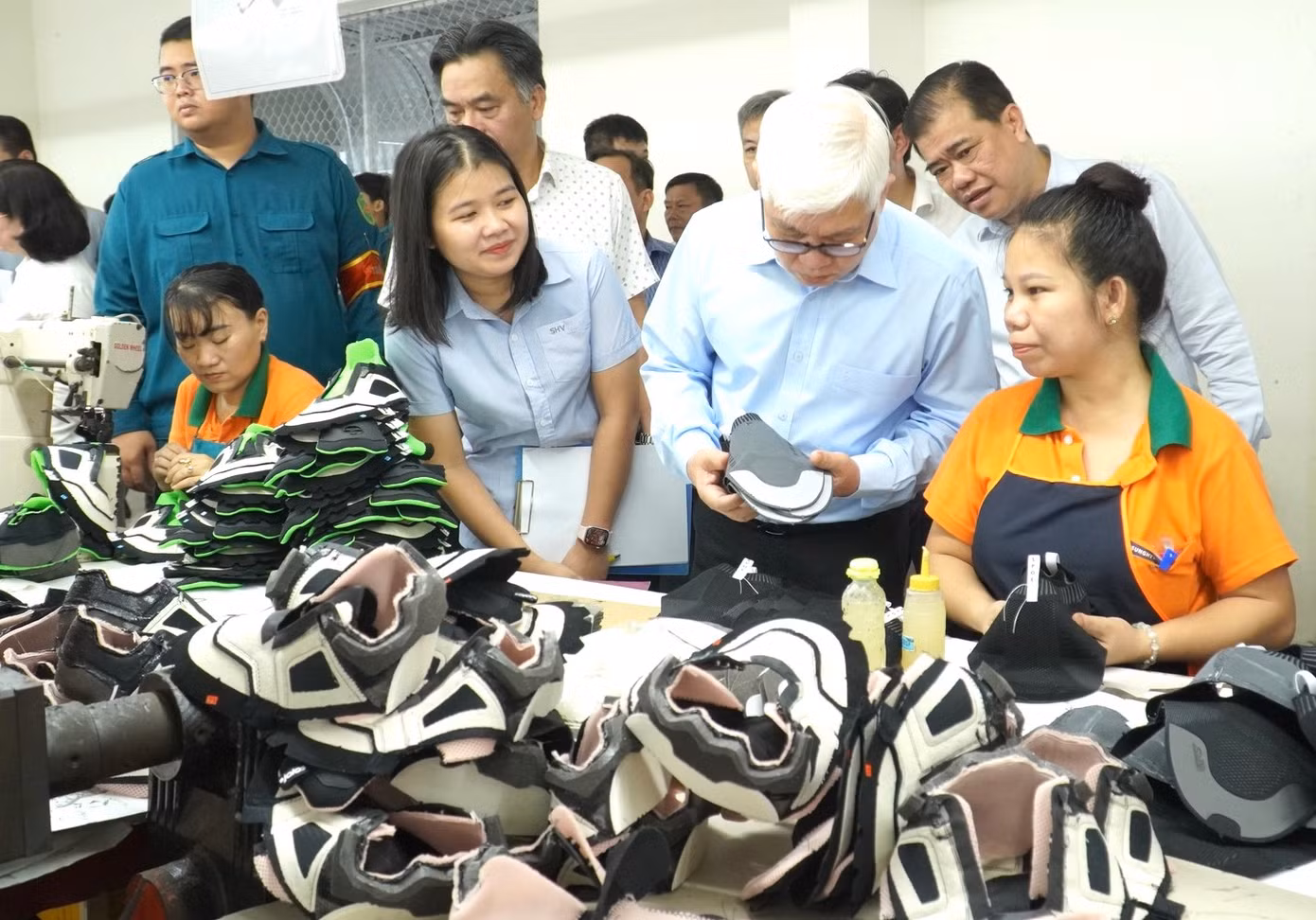 Lãnh đạo tỉnh Bình Dương đến làm việc với doanh nghiệp về việc di dời nhà máy và nhận được sự đồng thuận của doanh nghiệp.