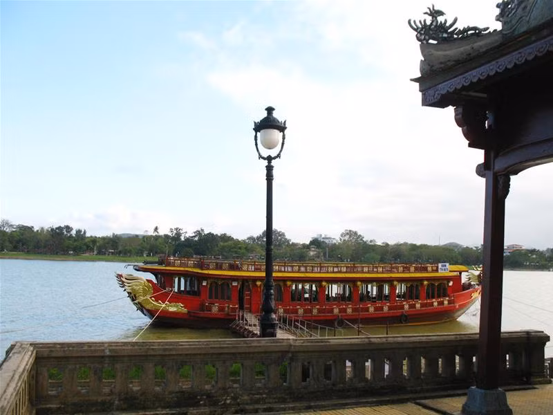 Bến Nghinh Lương Đình trước kinh thành