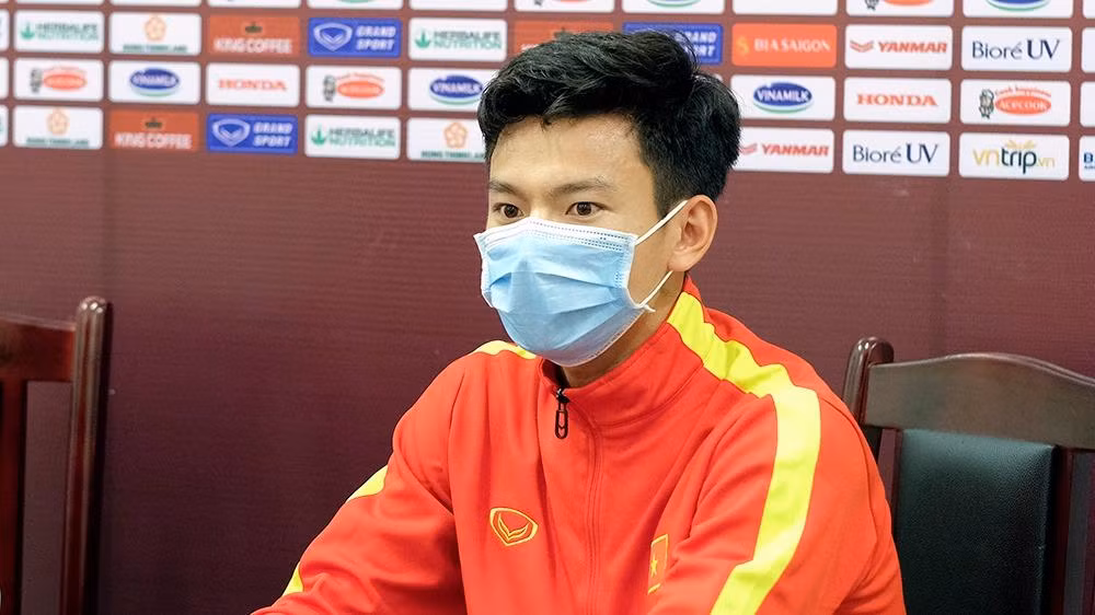 Cầu thủ Phan Tuấn Tài trả lời câu hỏi của bạn đọc.