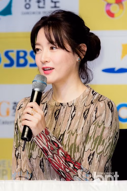 Vẻ đẹp tinh khôi cuốn hút của ‘nàng Dae Jang Geum’ ảnh 15
