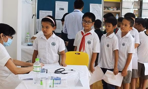 BHYT là chính sách bắt buộc với học sinh, sinh viên, khi đi khám chữa bệnh sẽ được quỹ BHYT chi trả 80% chi phí theo quy định. BHYT là chính sách bắt buộc với học sinh, sinh viên, khi đi khám chữa bệnh sẽ được quỹ BHYT chi trả 80% chi phí theo quy định.