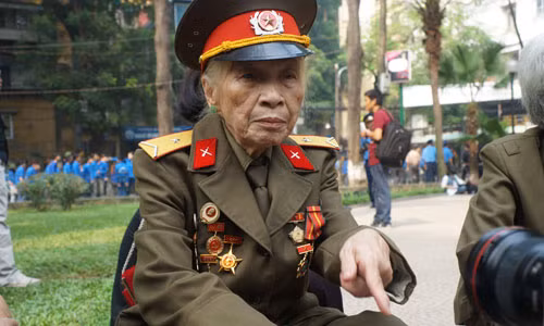 Nữ thiếu tướng đi từ miền Trung ra vĩnh biệt người anh cả Võ Nguyên Giáp
