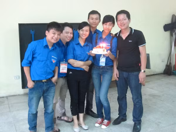 Nguyễn Thị Quế nhận tuổi mới trong không khí tình nguyện . Nguyễn Thị Quế nhận tuổi mới trong không khí tình nguyện
