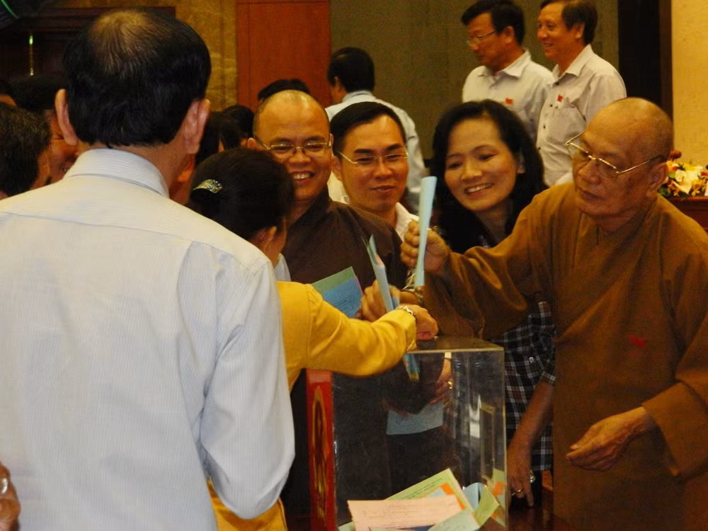 Đại biểu bỏ phiếu. Đại biểu bỏ phiếu