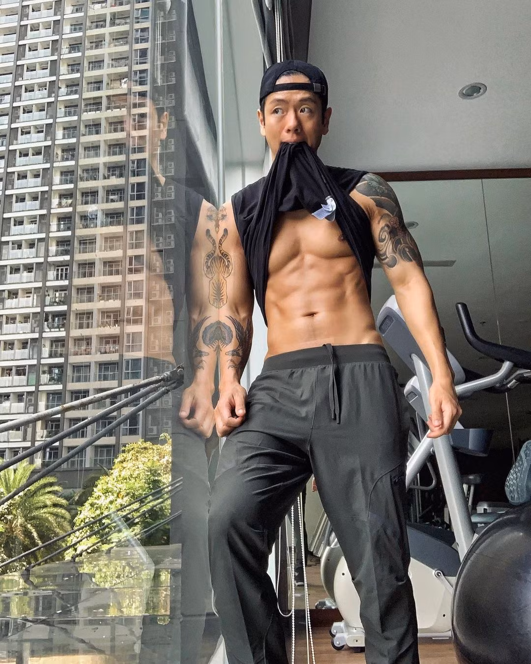 Michael Trương sở hữu kênh TikTok hơn 200K người theo dõi chia sẻ tài nghệ nấu nướng "đỉnh chóp". Michael Trương sở hữu kênh TikTok hơn 200K người theo dõi chia sẻ tài nghệ nấu nướng "đỉnh chóp".
