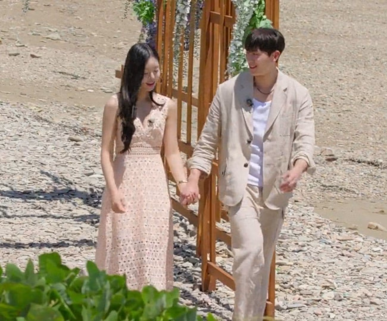 "Bản sao" Jennie BLACKPINK kết đôi cùng "em út" Min Woo.