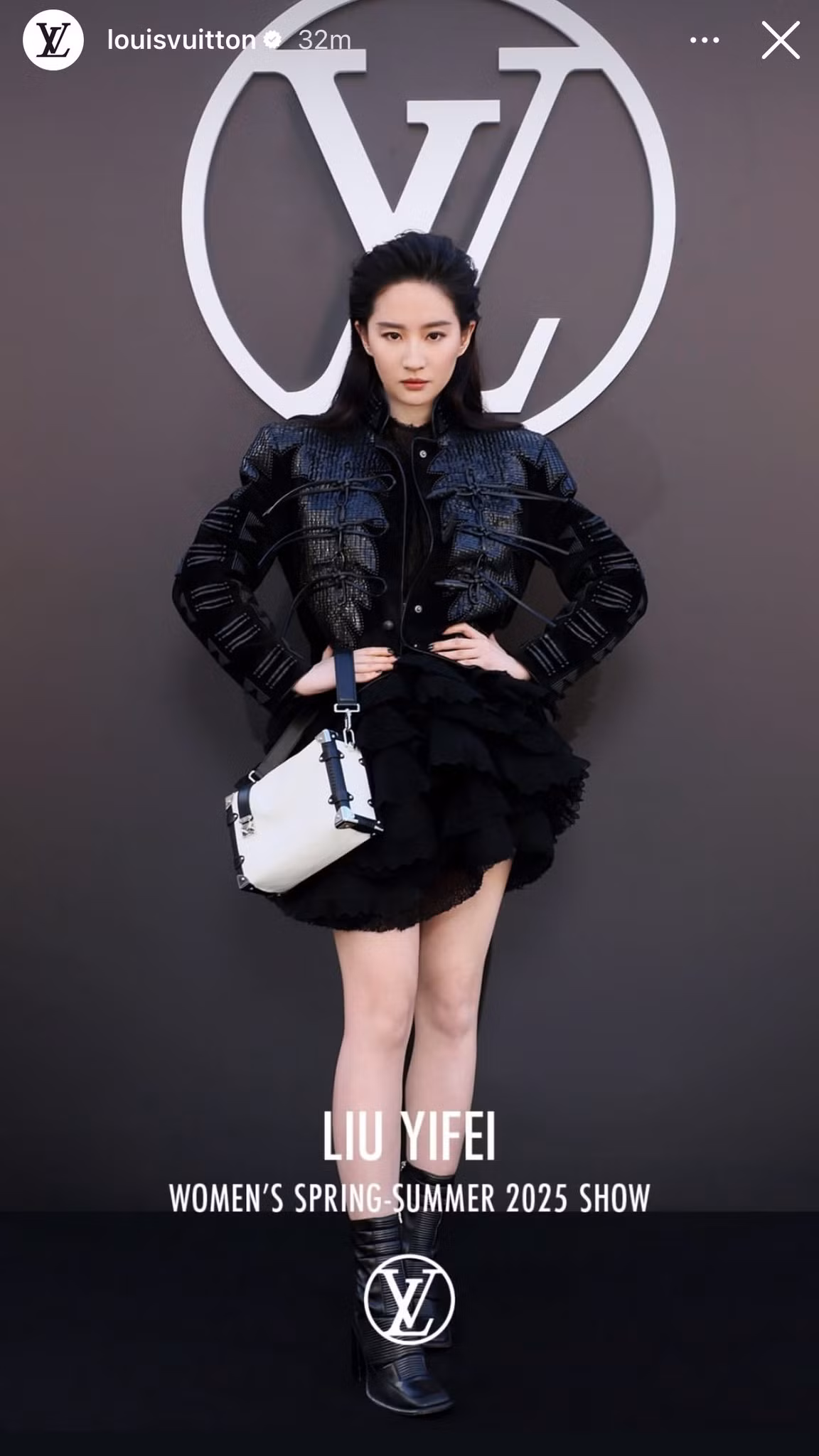 Siêu mẫu Hoyeon "đụng hàng" Lisa BLACPINK, Lưu Diệc Phi. Siêu mẫu Hoyeon "đụng hàng" Lisa BLACPINK, Lưu Diệc Phi.