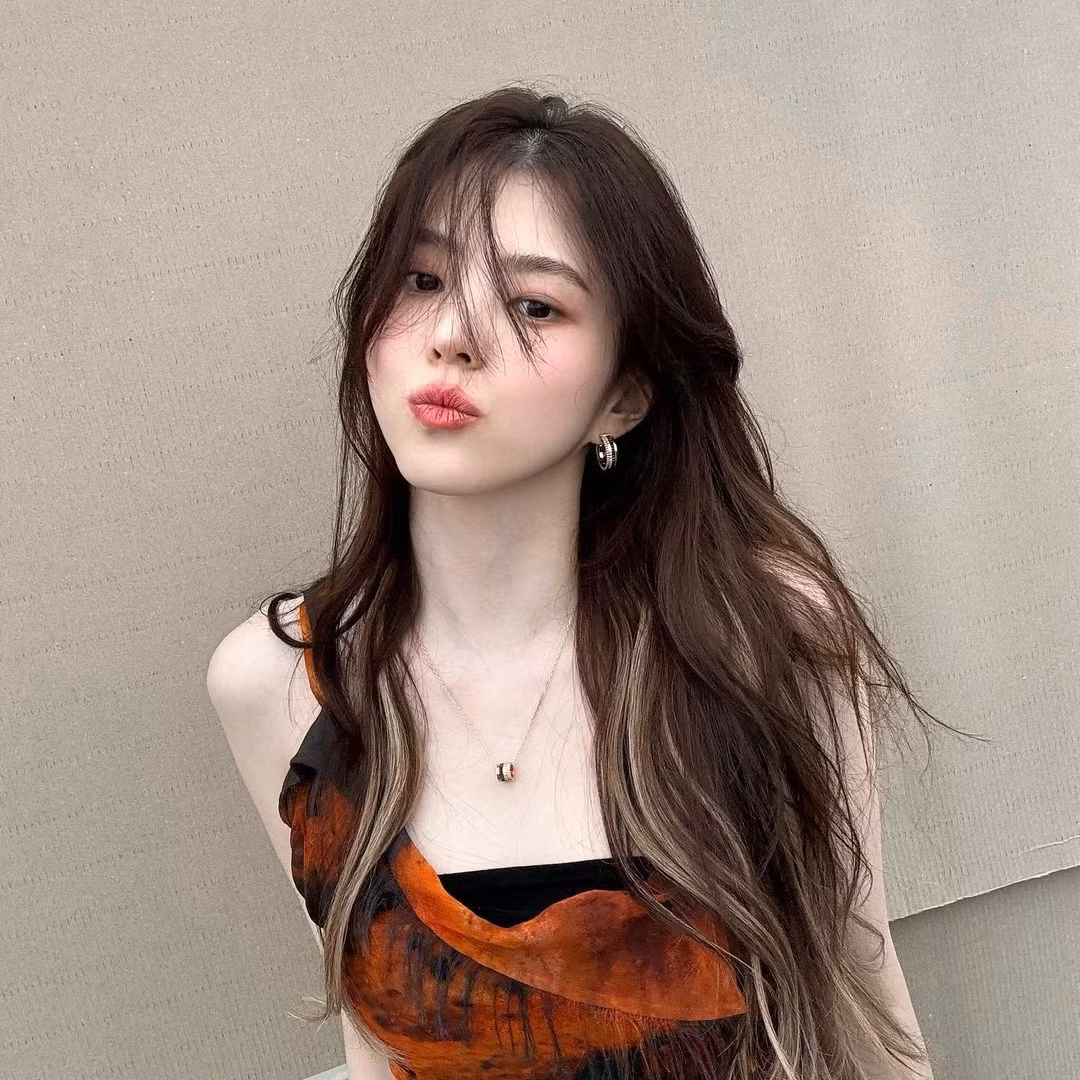 Các bản phối thường ngày của Han So Hee nhận về "bão like" nhờ cách mix &amp; match lạ mắt, khả năng "chơi màu" được đánh giá cao.