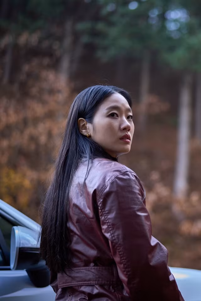 Khí chất sắc bén của Kim Go Eun trong Quật Mộ Trùng Ma. Khí chất sắc bén của Kim Go Eun trong Quật Mộ Trùng Ma.