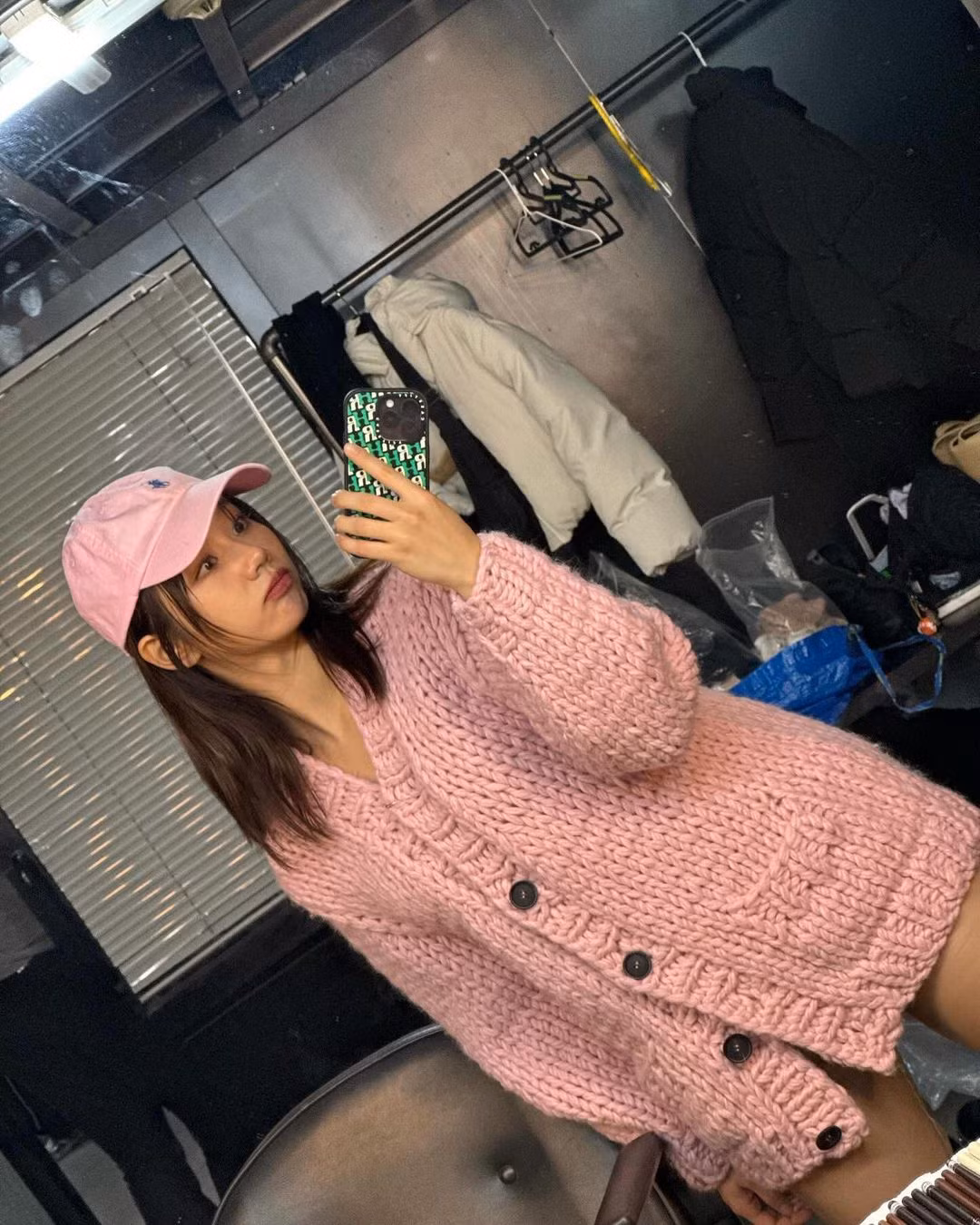Hyeri dễ thương khi diện trang phục tông màu tươi sáng, pastel ngọt ngào.